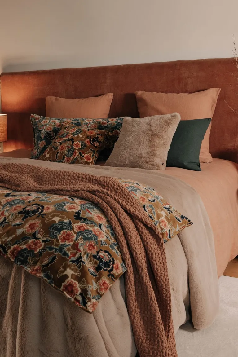 20 Renter-Friendly Bedroom Ideas for a Cozy Space Without Painting 2 Renter friendly bedroom with bedding layered in three textures, a duvet, a knit throw across the foot of the bed, and accent cushions
